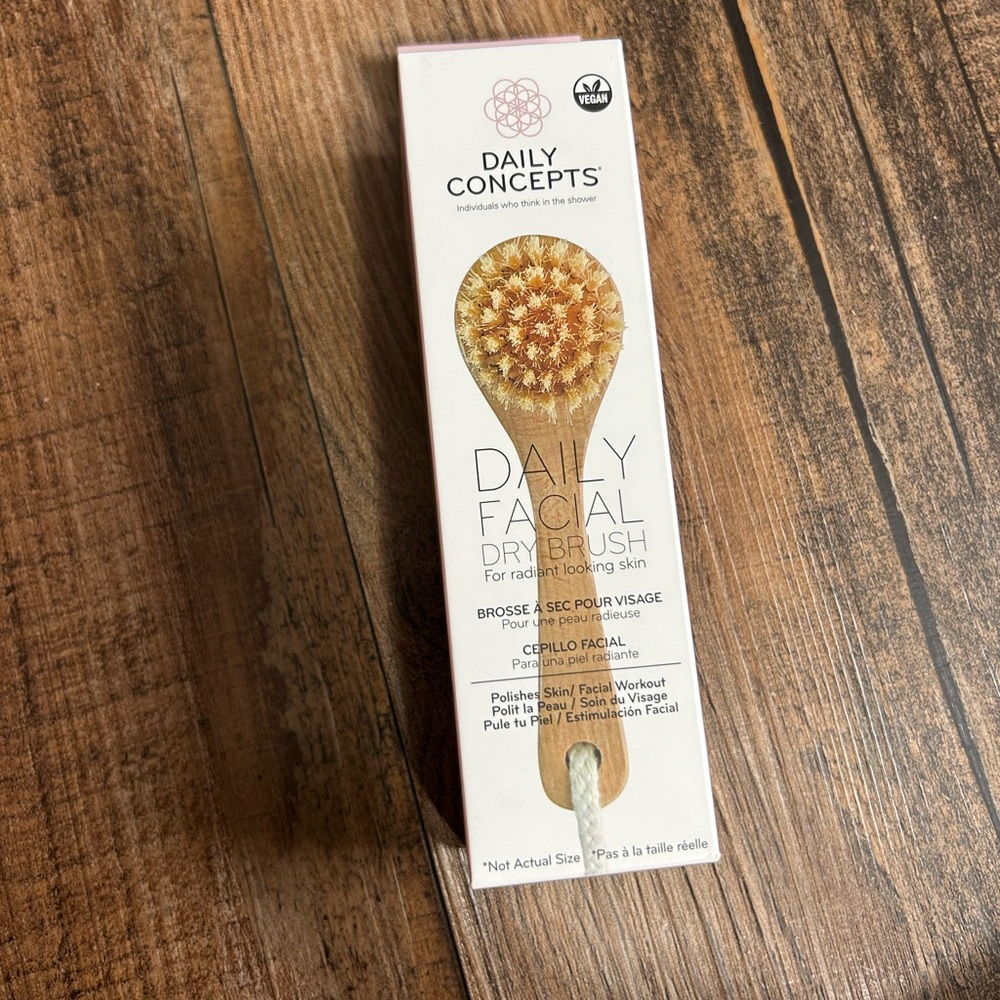NEW Daily Concepts Facial Dry Brush